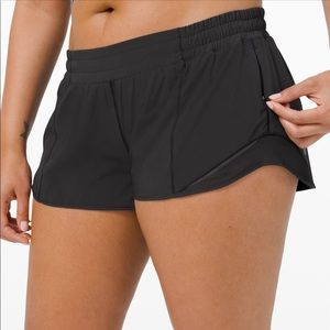 Lululemon Hotty Hot Shorts 2.5 size 2 in black